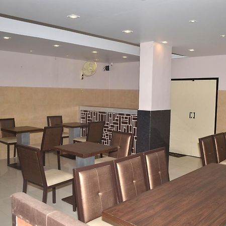 Hotel Sapphire Junagadh Extérieur photo