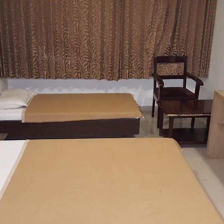 Hotel Sapphire Junagadh Extérieur photo