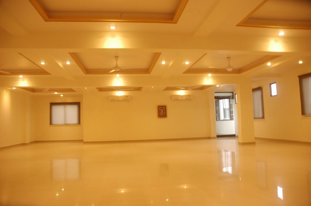 Hotel Sapphire Junagadh Extérieur photo