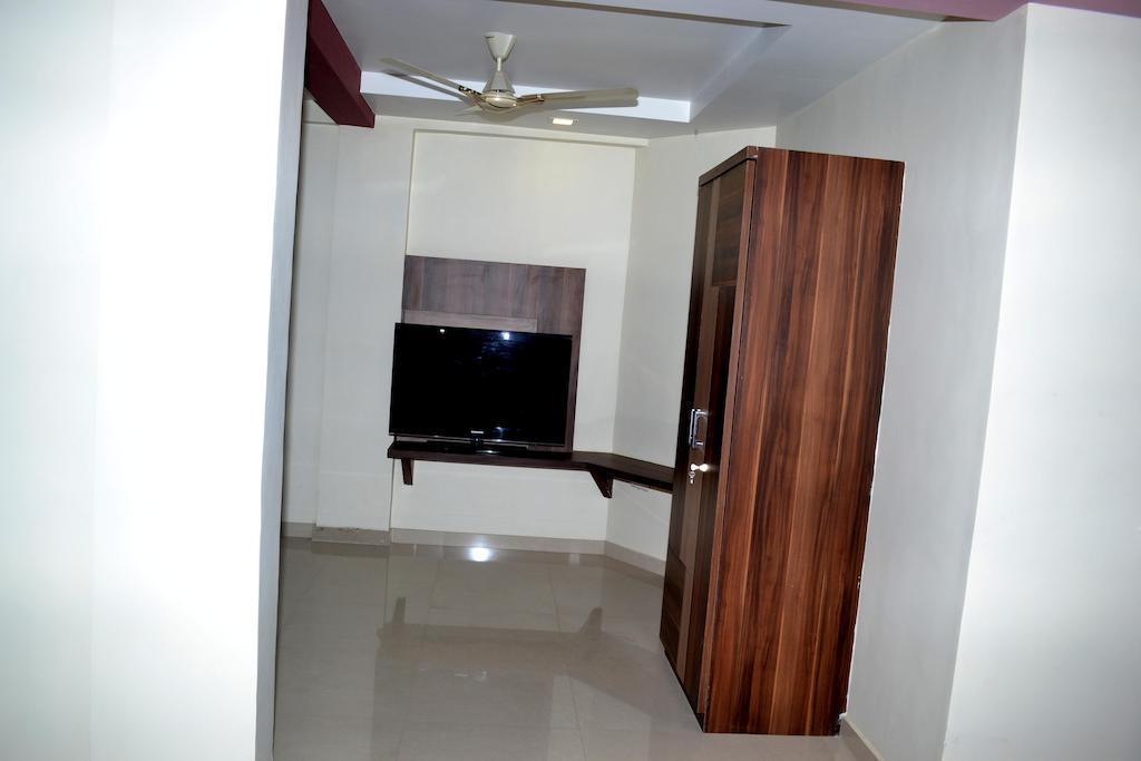 Hotel Sapphire Junagadh Extérieur photo