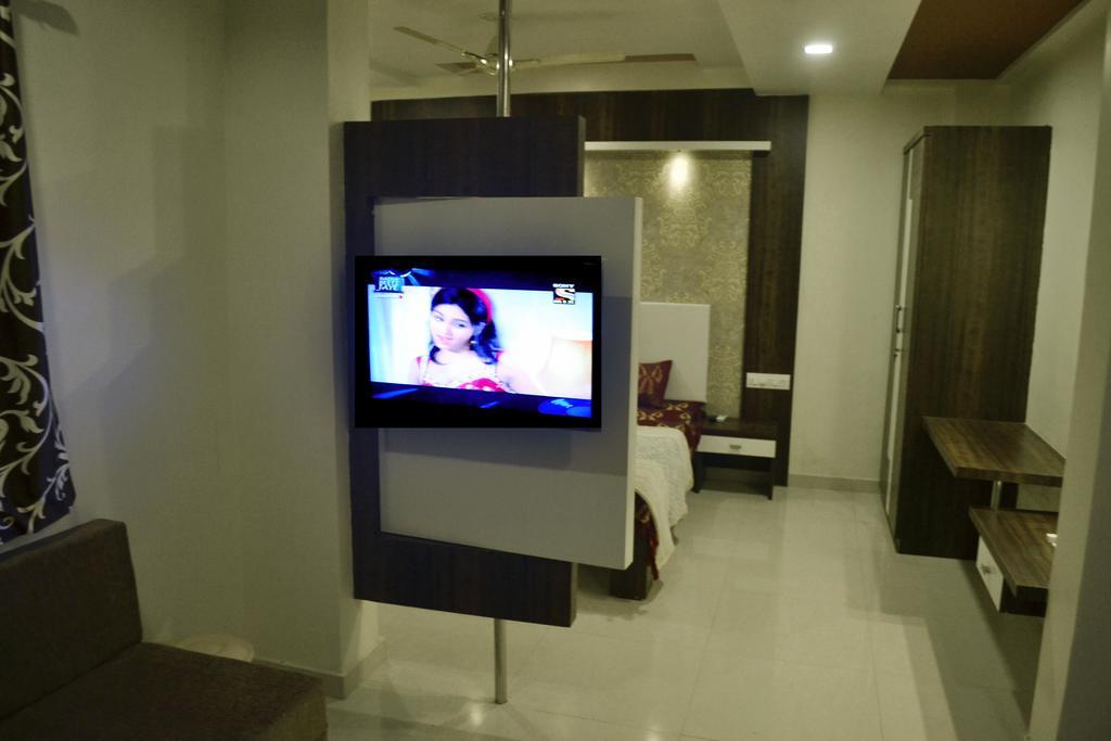 Hotel Sapphire Junagadh Extérieur photo