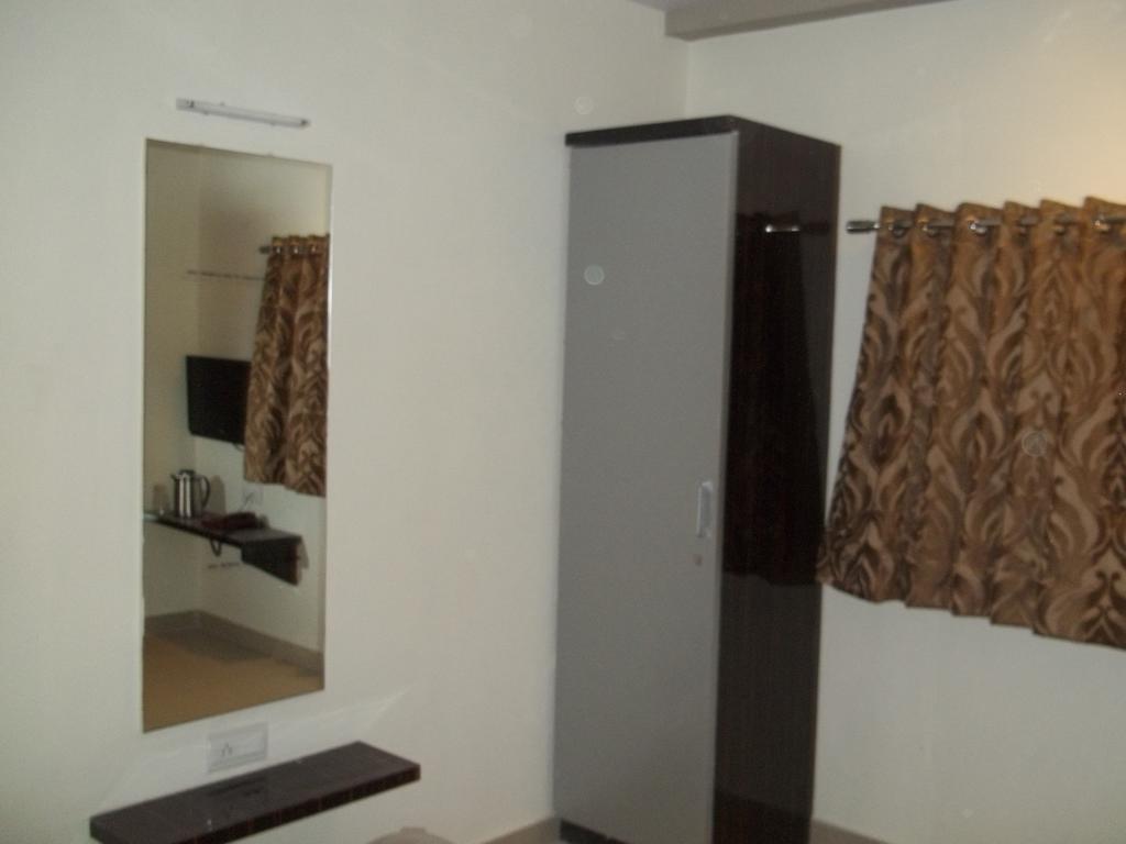 Hotel Sapphire Junagadh Extérieur photo