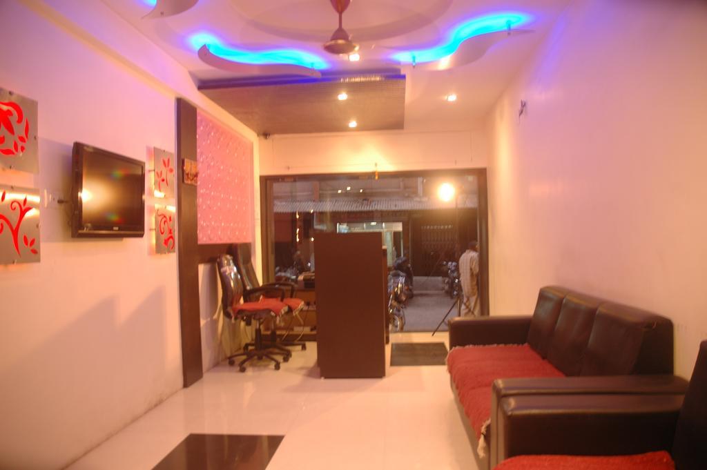 Hotel Sapphire Junagadh Extérieur photo