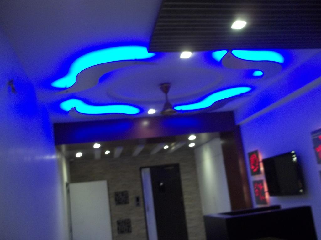 Hotel Sapphire Junagadh Extérieur photo