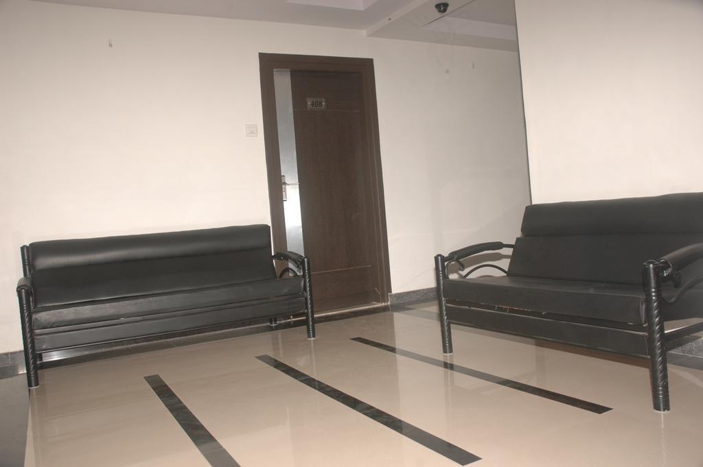 Hotel Sapphire Junagadh Extérieur photo