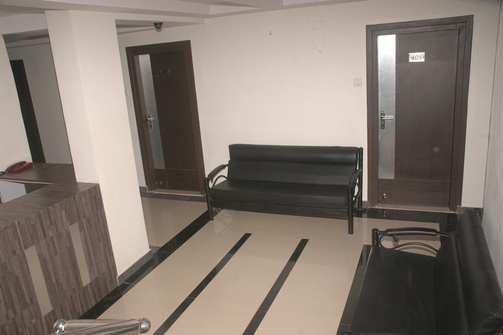 Hotel Sapphire Junagadh Extérieur photo