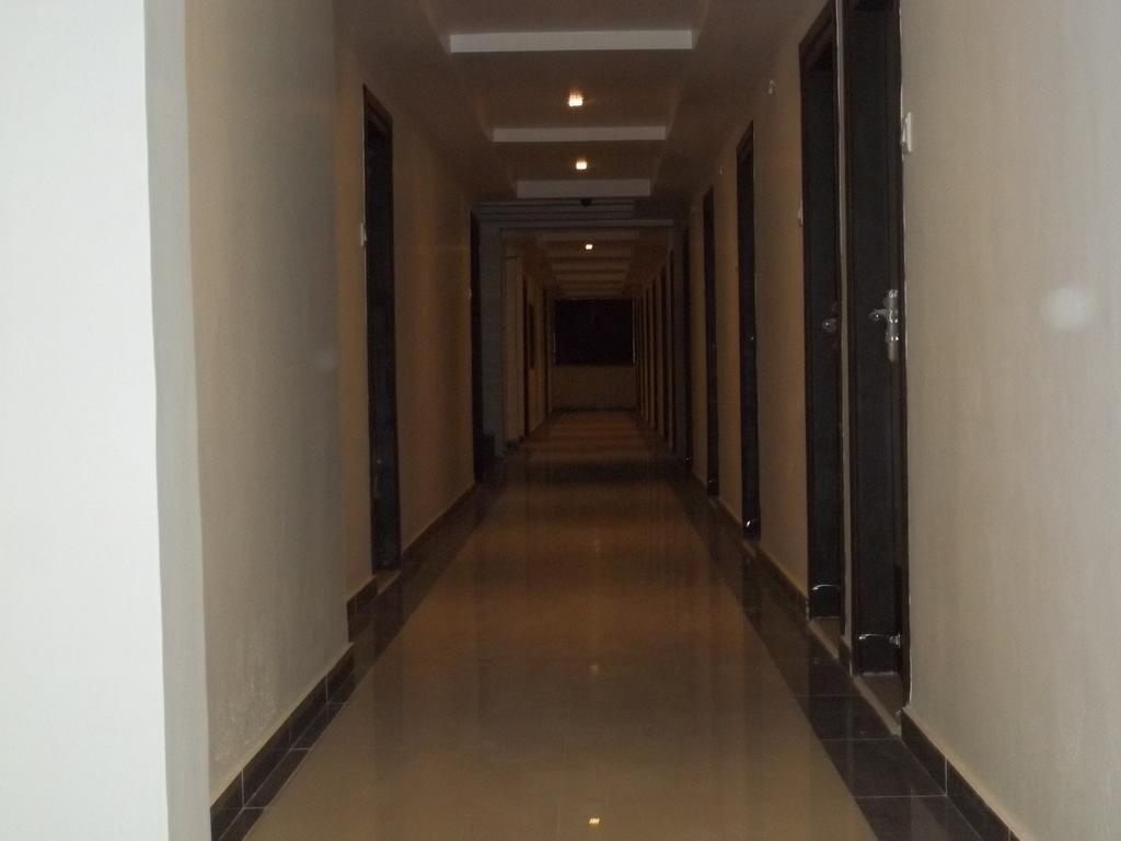 Hotel Sapphire Junagadh Extérieur photo