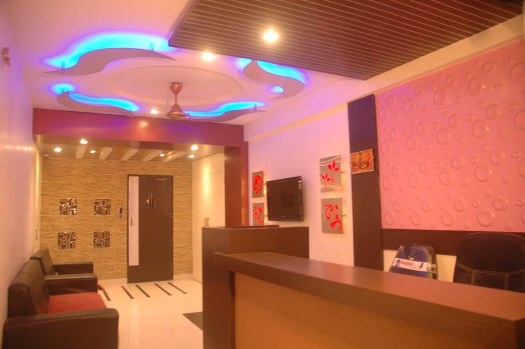 Hotel Sapphire Junagadh Extérieur photo