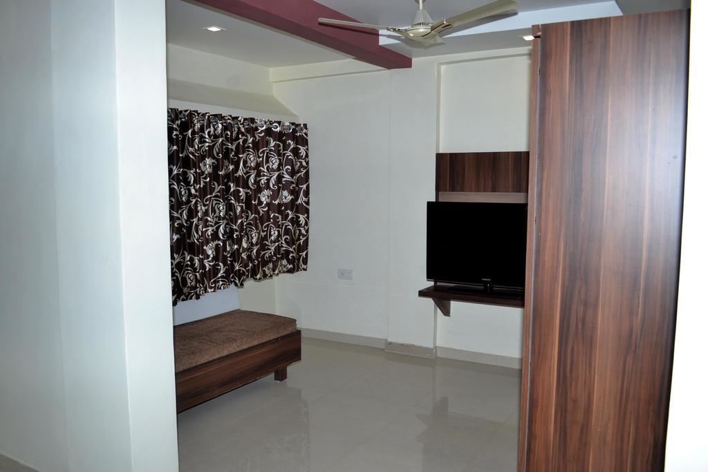 Hotel Sapphire Junagadh Extérieur photo