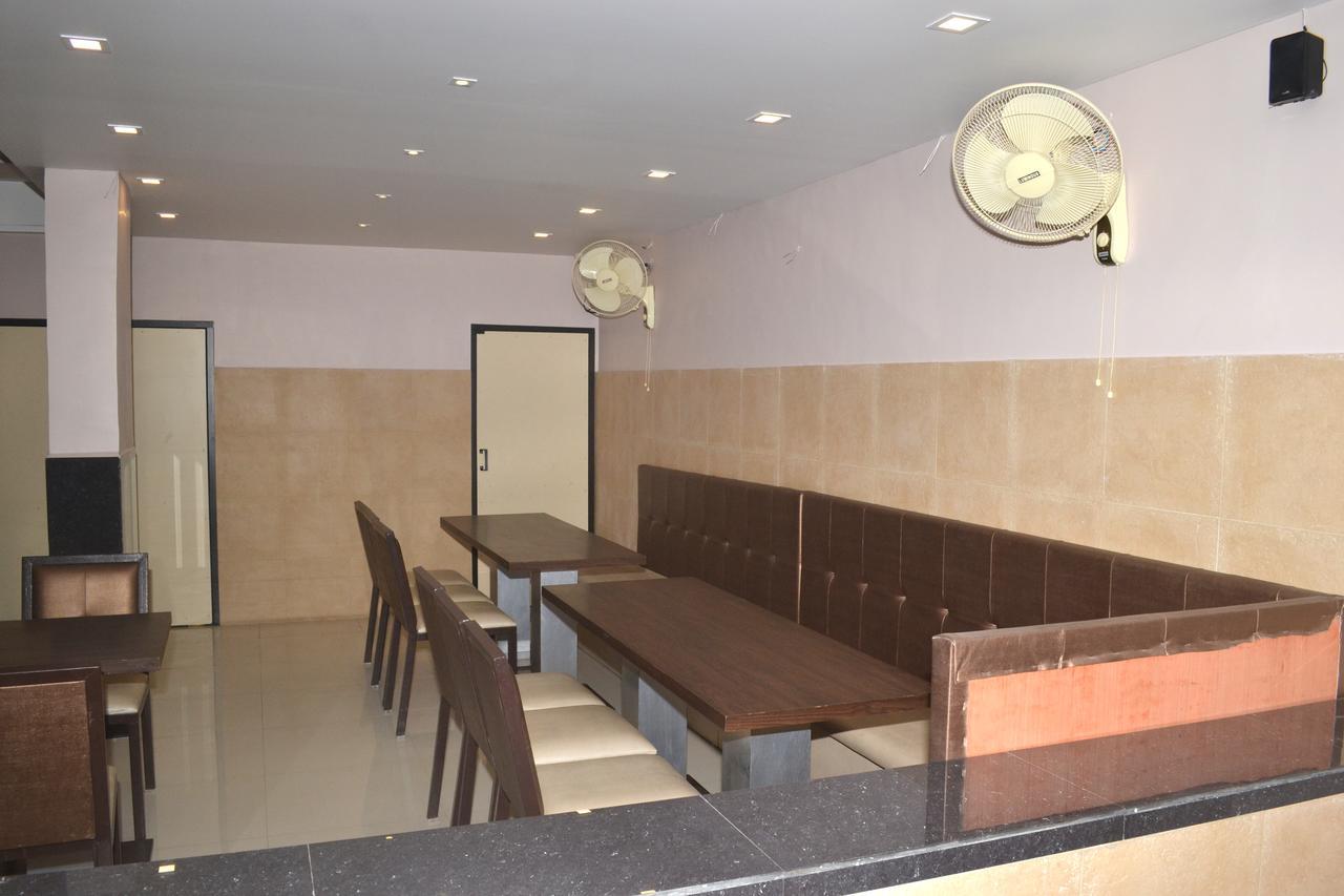 Hotel Sapphire Junagadh Extérieur photo