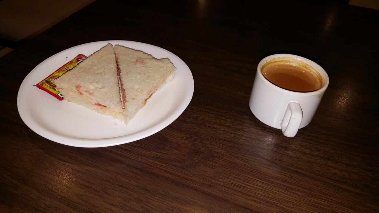 Hotel Sapphire Junagadh Extérieur photo