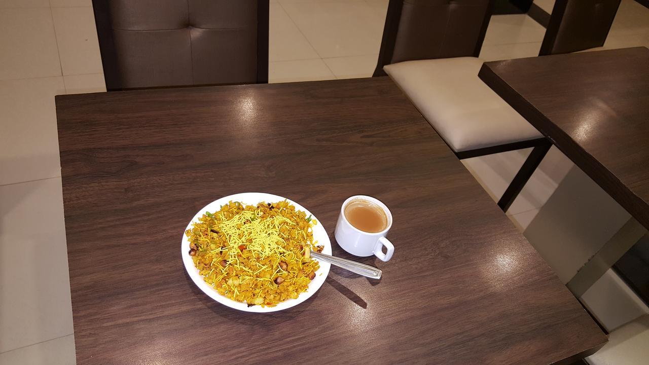 Hotel Sapphire Junagadh Extérieur photo