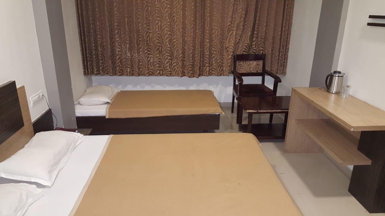 Hotel Sapphire Junagadh Extérieur photo
