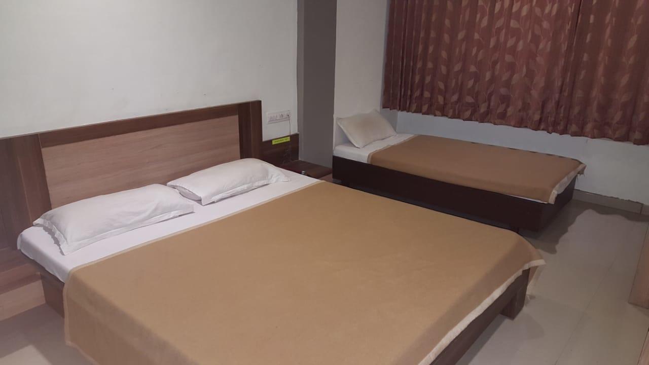 Hotel Sapphire Junagadh Extérieur photo