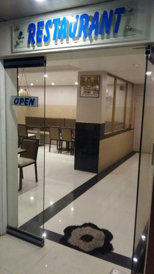 Hotel Sapphire Junagadh Extérieur photo