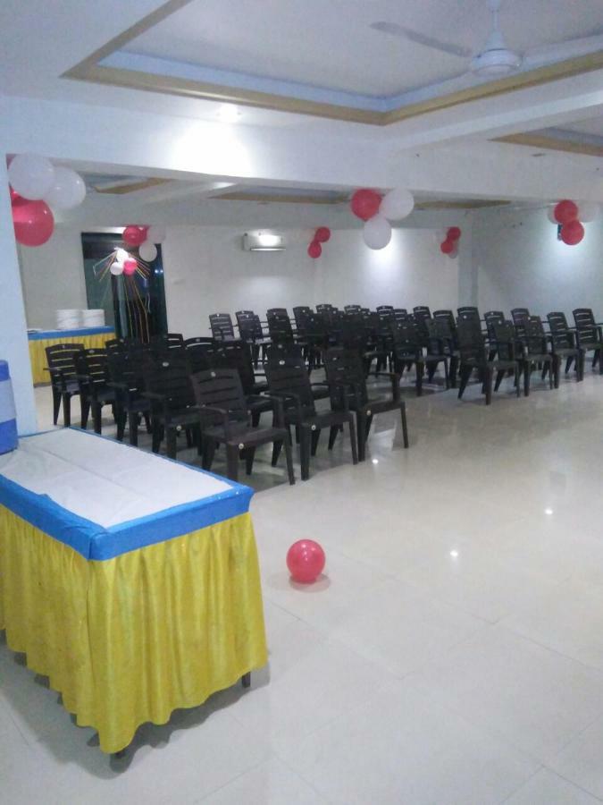 Hotel Sapphire Junagadh Extérieur photo